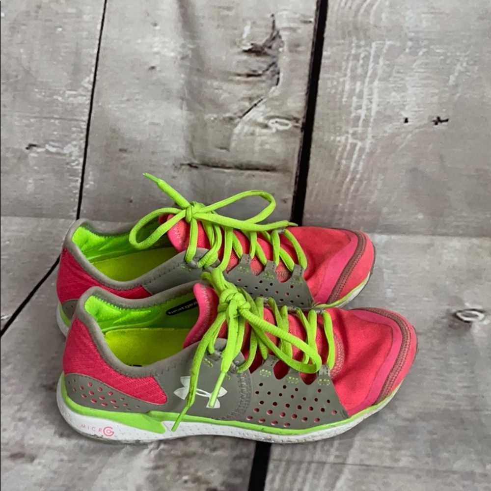 Under Armour micro g 4D foam sneaker in 5.5